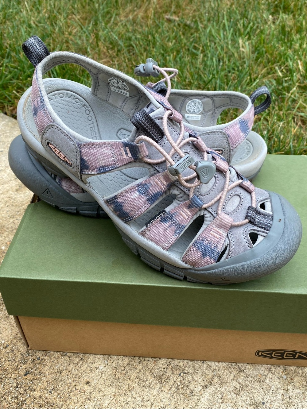 Keen Newport women Pink and Gray Closed-Toe Sport Sandals
